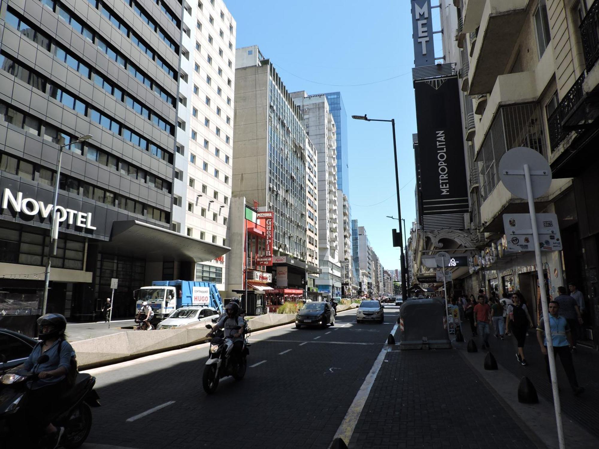 4 Ventanales Sobre La Avenida Corrientes Apartment Buenos Aires Bagian luar foto